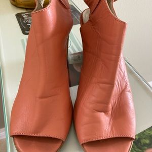 Steve Madden Leather Peep toe Bootie